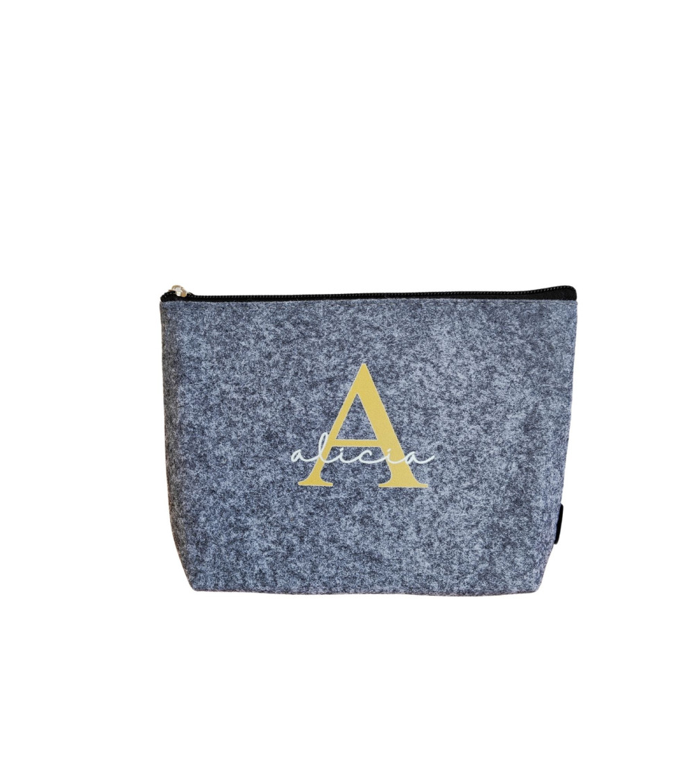 Neceser personalizado gris con inicial y nombre Neceser personalizado gris con inicial y nombre