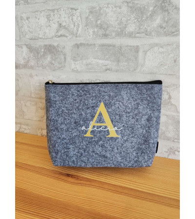 Neceser personalizado gris con inicial y nombre